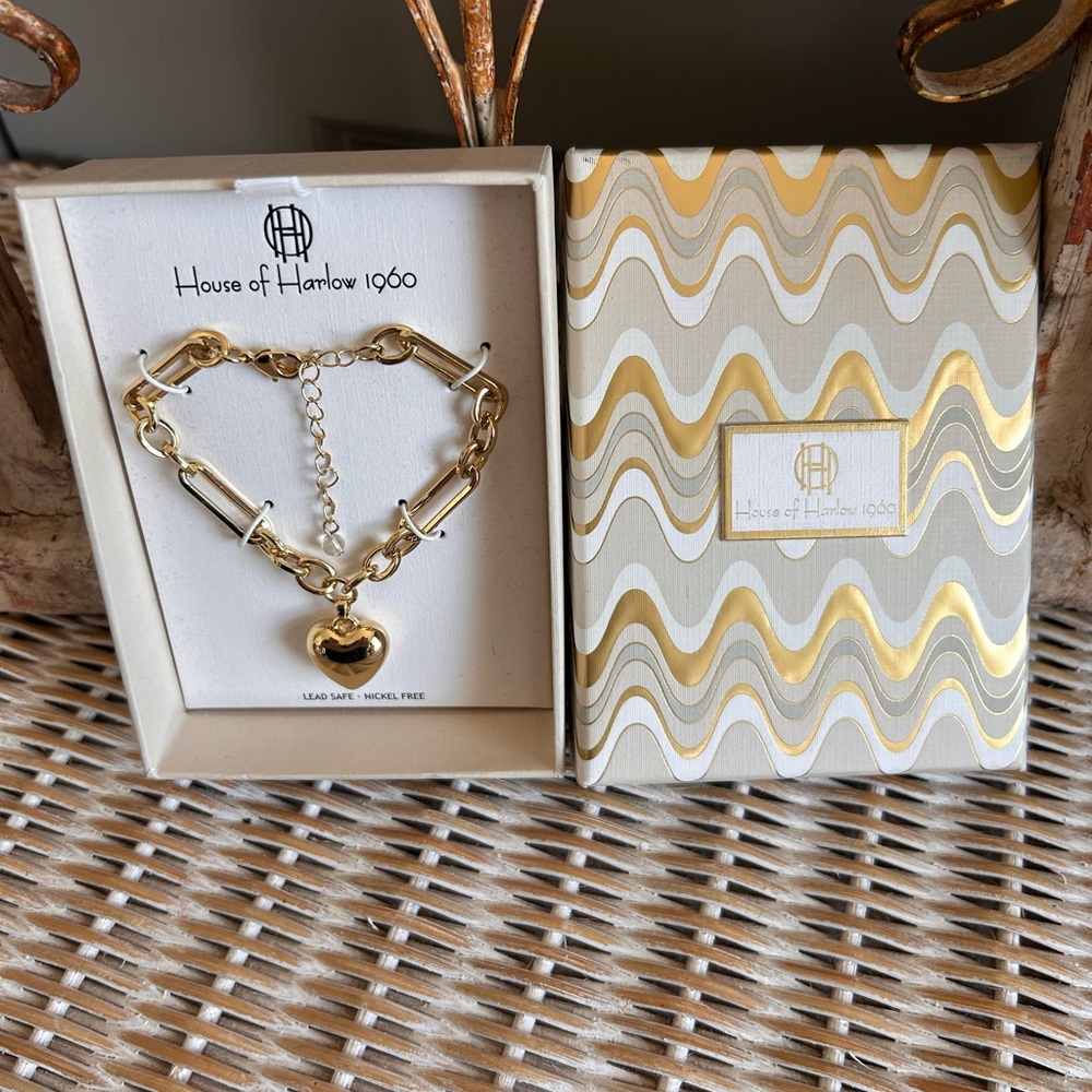 House of Harlow 1960 golden tone chunky heart charm bracelet - Picture 2 of 2